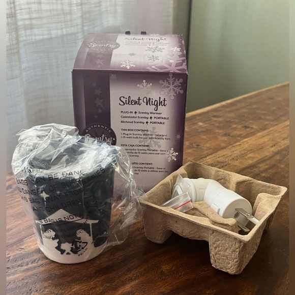 Scentsy wax warmer plug in “Silent night” - Picture 6 of 6